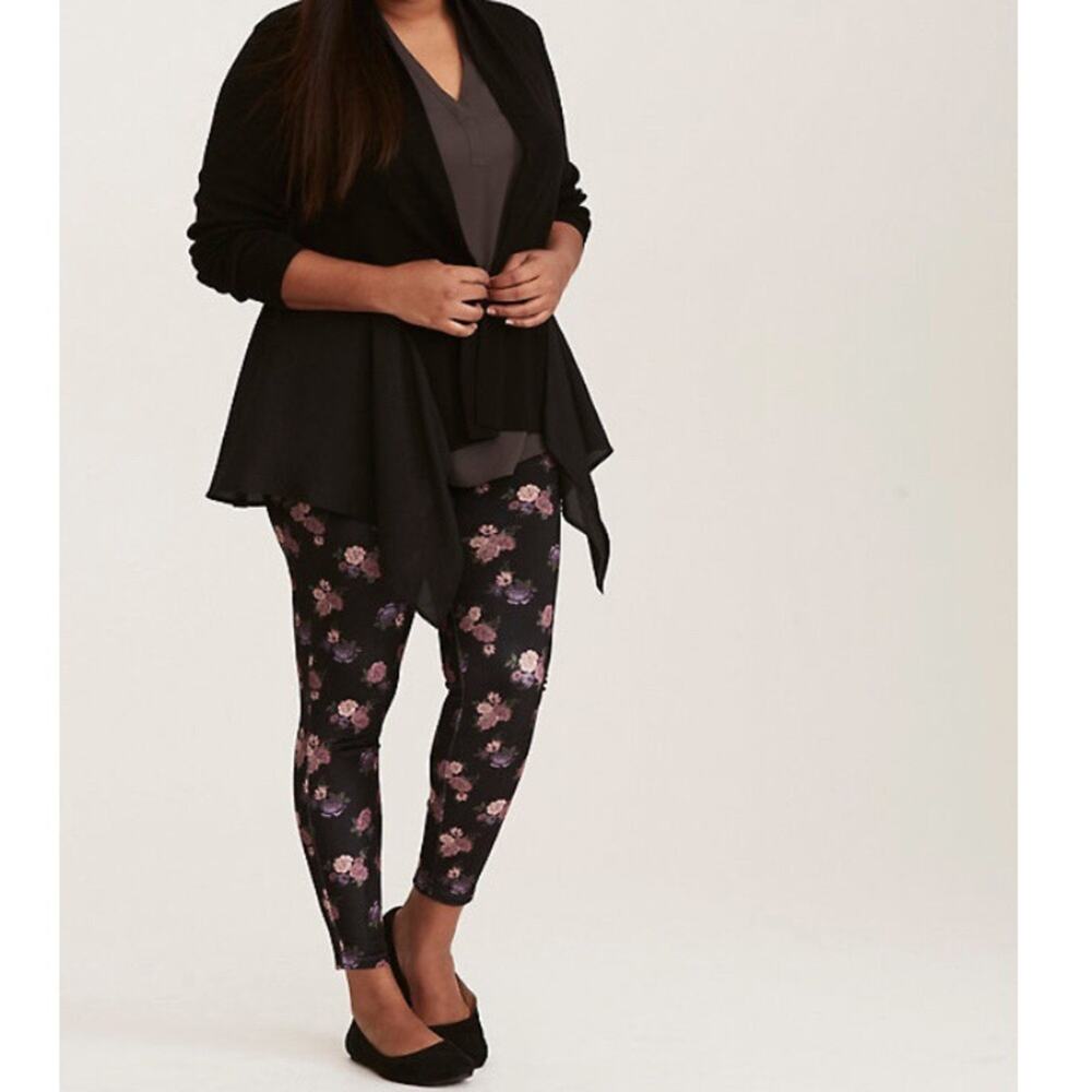 Torrid High Rise Velvet Dark Floral Print Leggings Size 3X Regency Core Romantic
